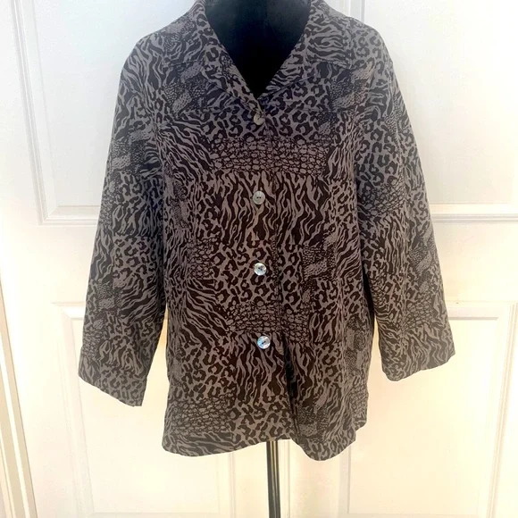 TOTO n KO Leopard and Tiger Animal Print Thick Button Down Shacket - Picture 1 of 4
